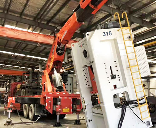 青羊附近随车吊出租，轻松解决运输难题