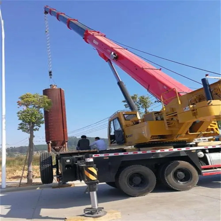 青羊专业吊车租赁多少钱