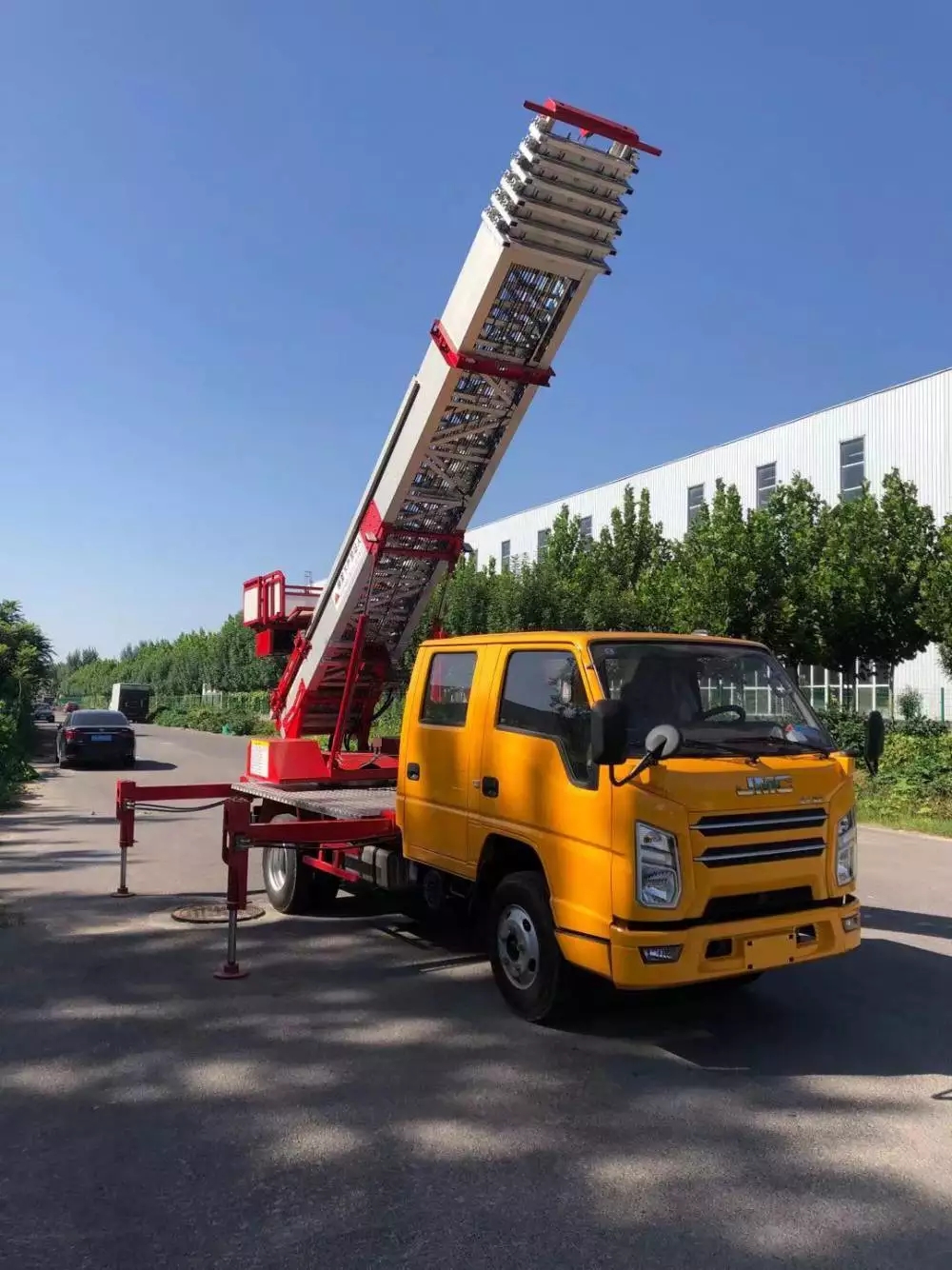 青羊附近的云梯车出租服务：轻松解决高空作业需求