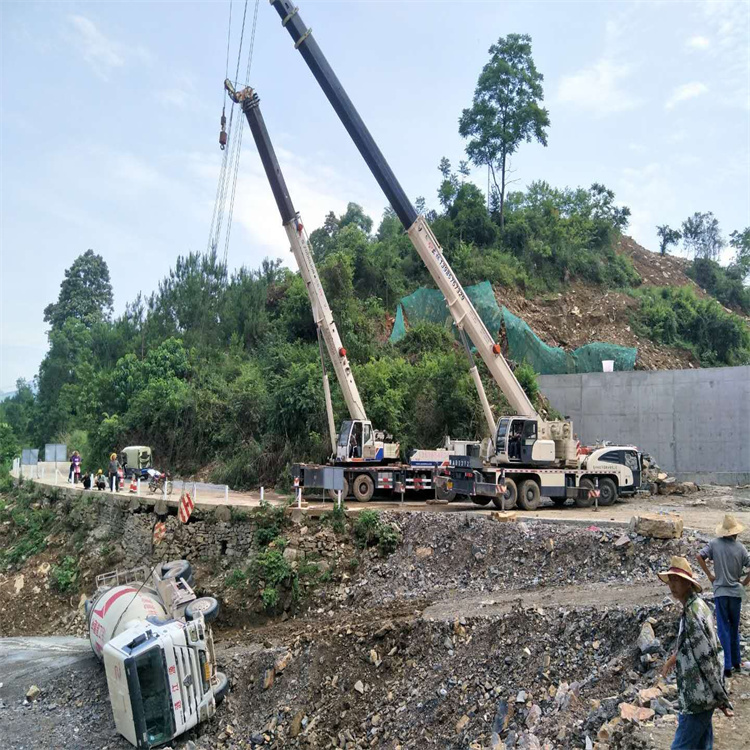 青羊汽车掉沟里叫吊车救援要多少钱
